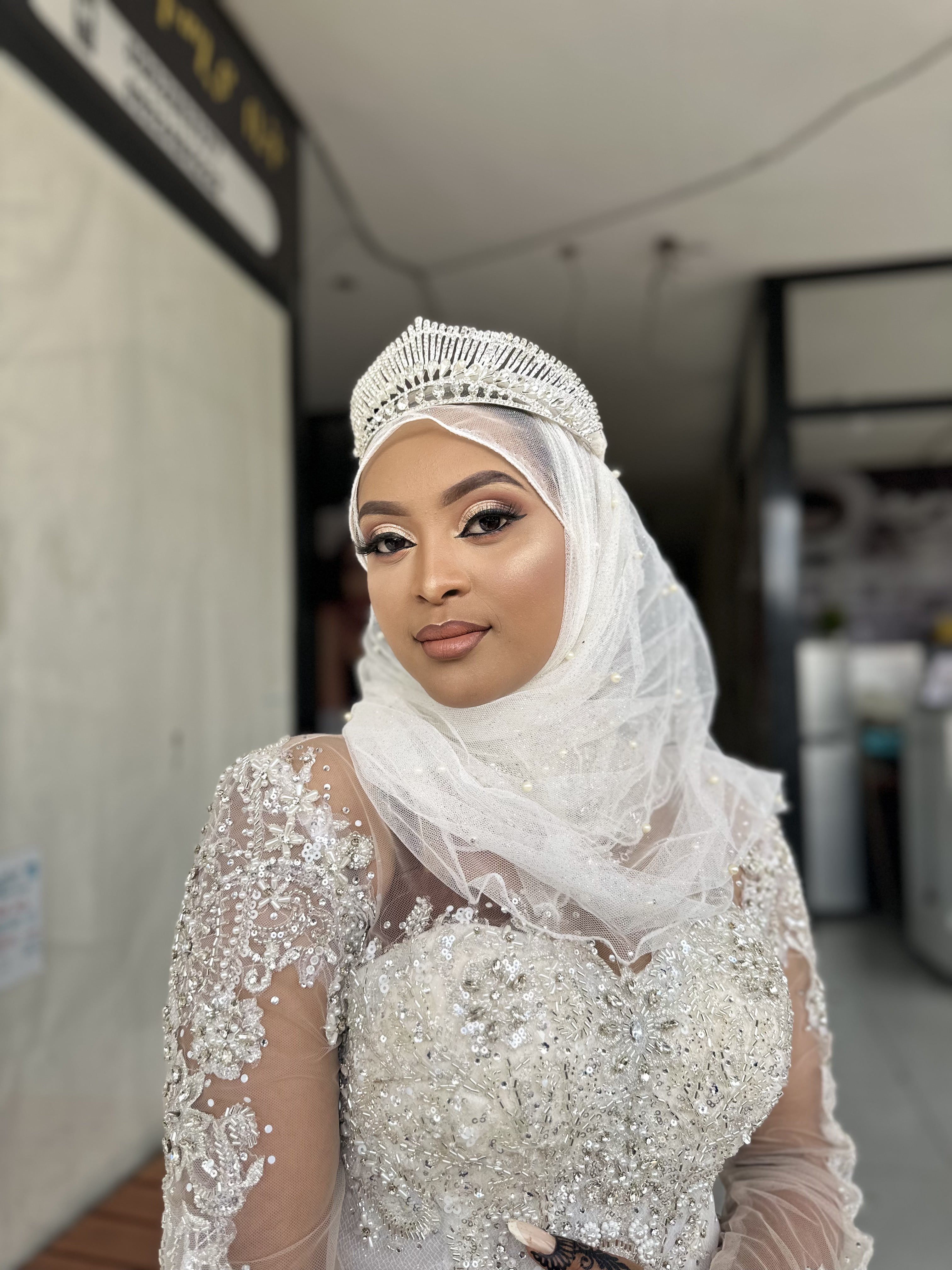Bridal cut-crease